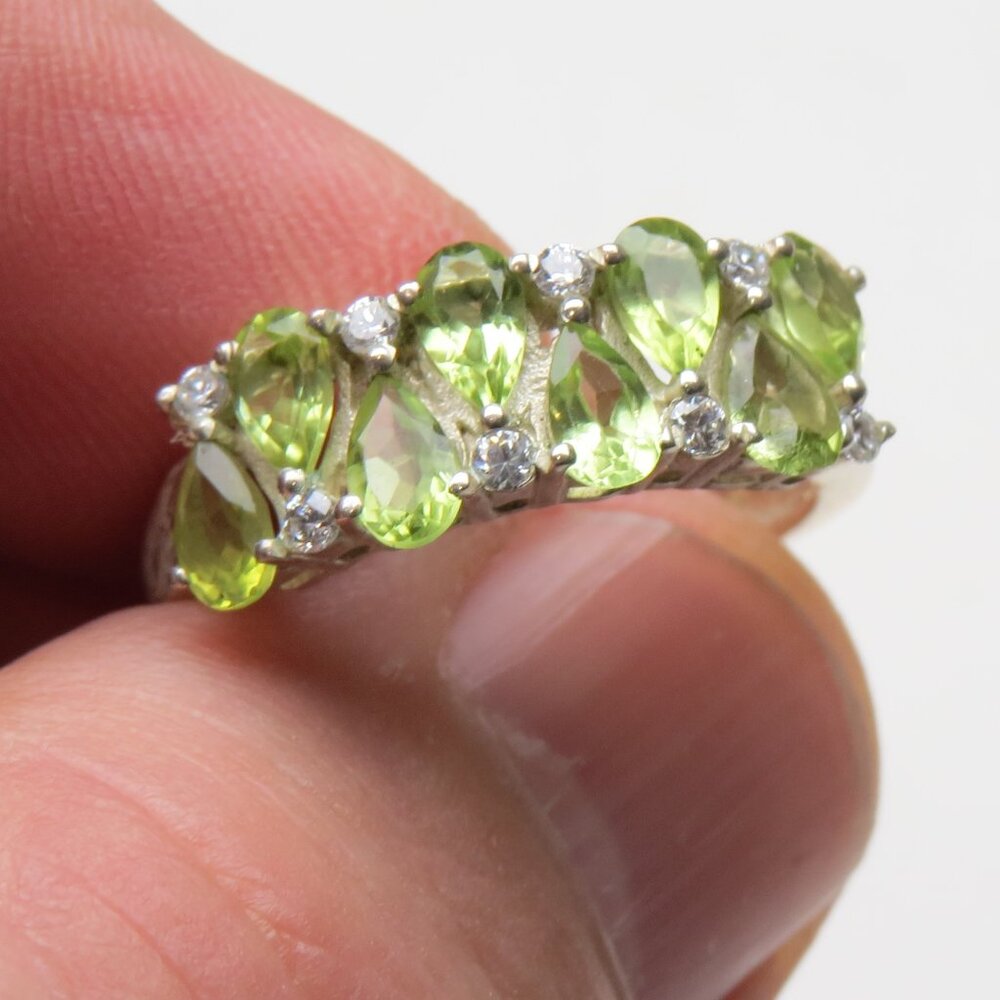 *925 Sterling Silver Diamond & Peridot Ring